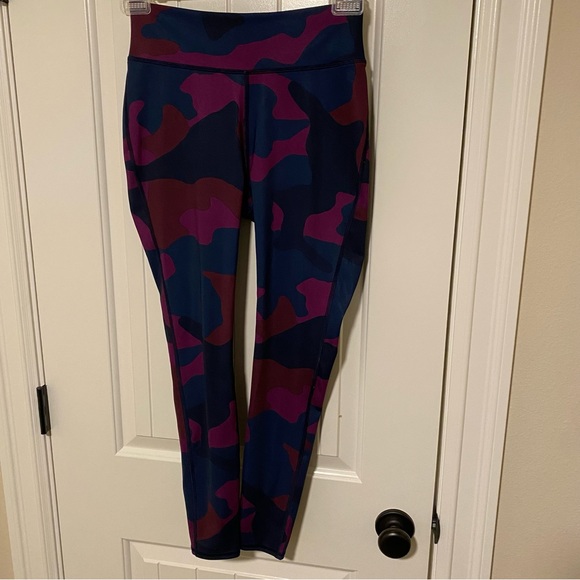 Like New Columbia Camo Leggings - Picture 4 of 13